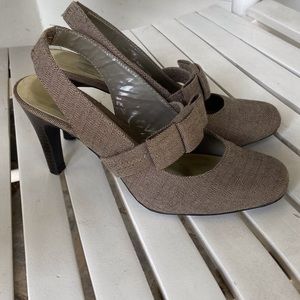 Size 6.5, Ann Marino herringbone heels